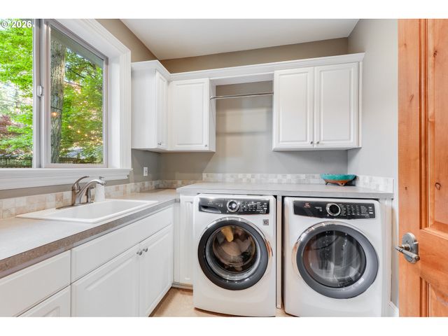 18108 PILKINGTON Rd, Lake Oswego, OR 97035