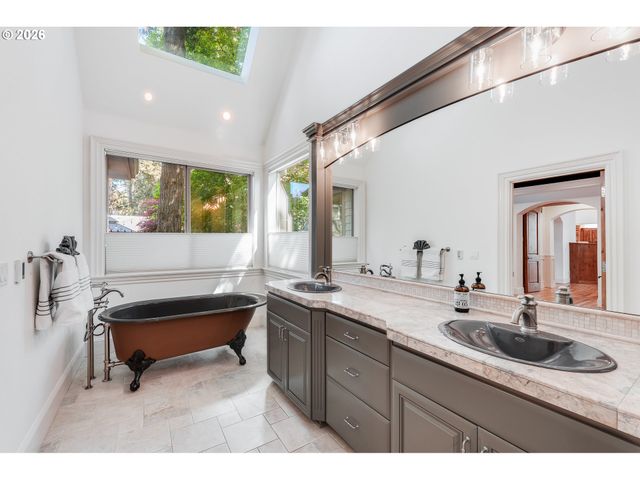 18108 PILKINGTON Rd, Lake Oswego, OR 97035