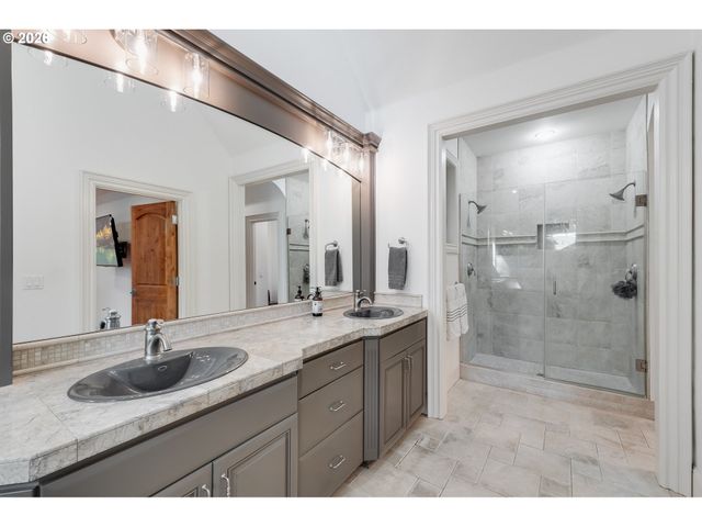 18108 PILKINGTON Rd, Lake Oswego, OR 97035