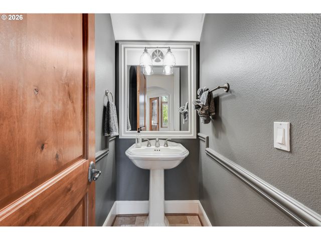 18108 PILKINGTON Rd, Lake Oswego, OR 97035