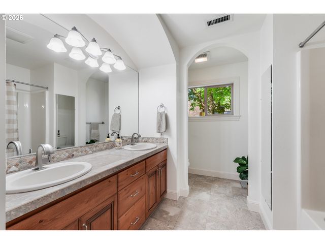 18108 PILKINGTON Rd, Lake Oswego, OR 97035