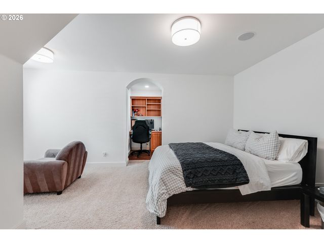 18108 PILKINGTON Rd, Lake Oswego, OR 97035