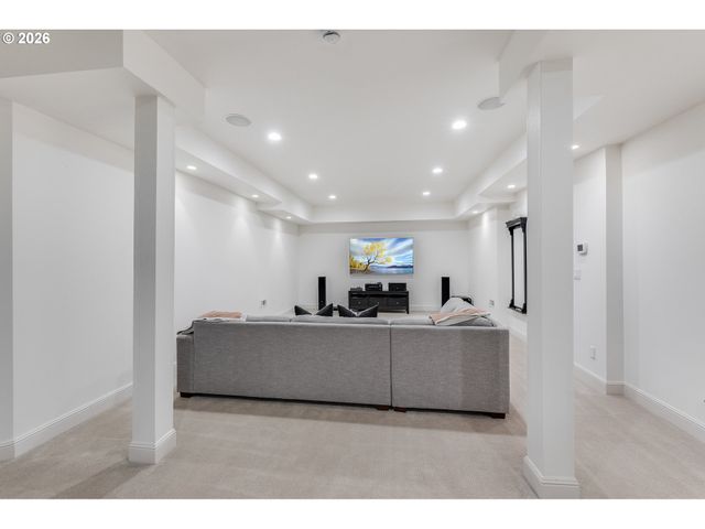 18108 PILKINGTON Rd, Lake Oswego, OR 97035