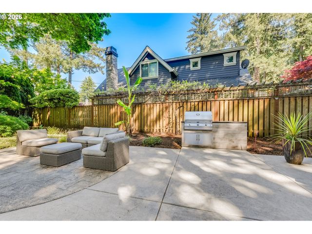 18108 PILKINGTON Rd, Lake Oswego, OR 97035