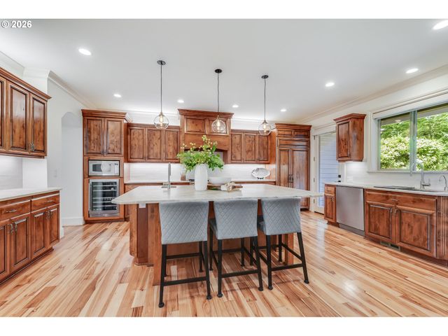 18108 PILKINGTON Rd, Lake Oswego, OR 97035