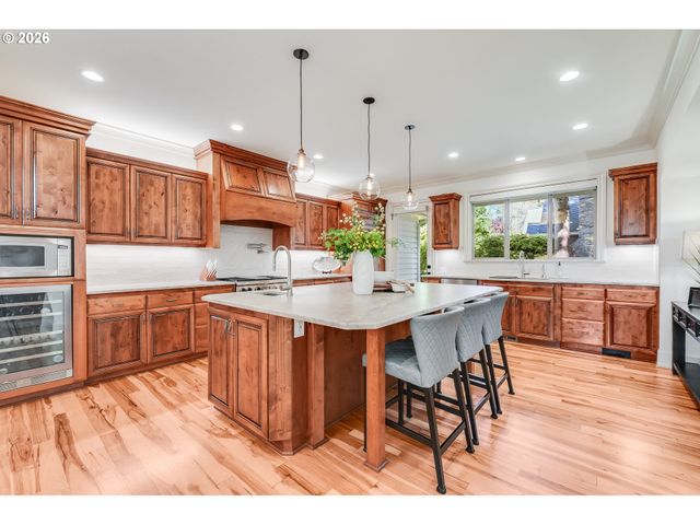 18108 PILKINGTON Rd, Lake Oswego, OR 97035