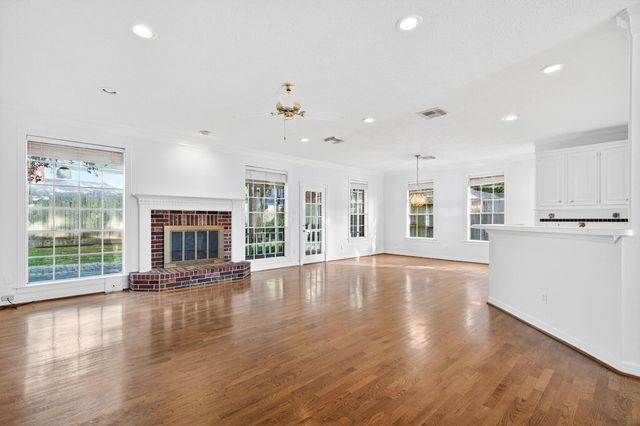 1022 Pinewood Lane, Seabrook, TX 77586