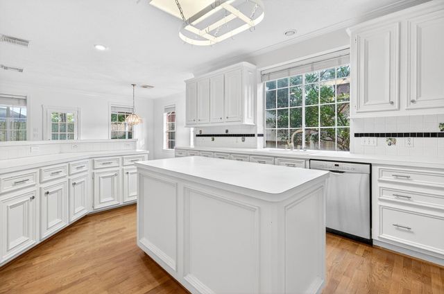 1022 Pinewood Lane, Seabrook, TX 77586