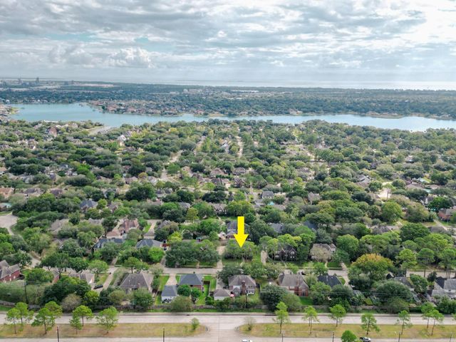 1022 Pinewood Lane, Seabrook, TX 77586