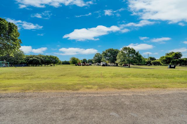 2040 Highridge Lane, Midlothian, TX 76065