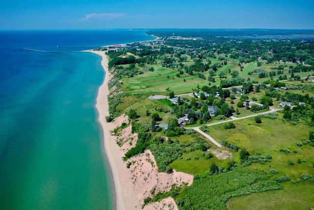 2121 Reigle Street, Manistee, MI 49660