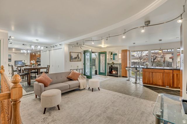 635 E PIONEER AVE, Sandy, UT 84070