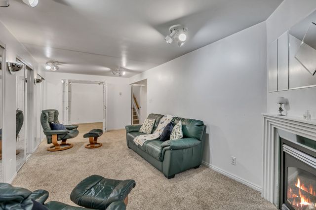 635 E PIONEER AVE, Sandy, UT 84070