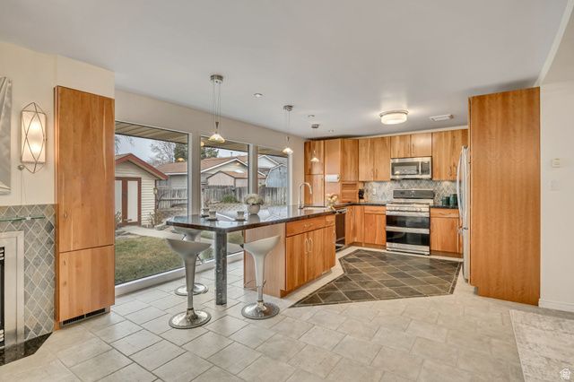 635 E PIONEER AVE, Sandy, UT 84070