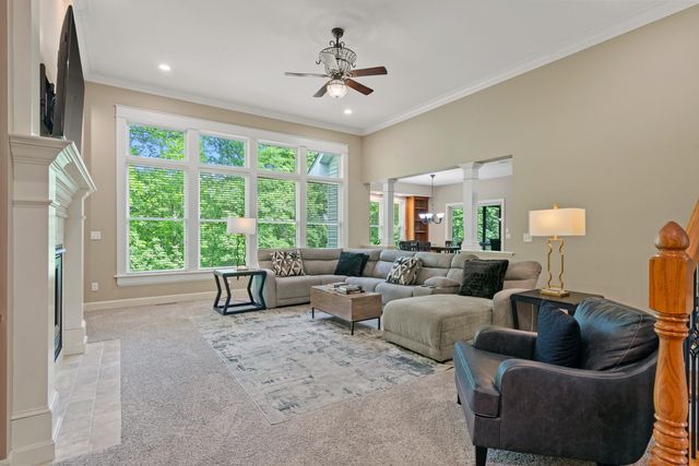 2000 CHAPEL RIDGE RD, Columbia, MO 65203