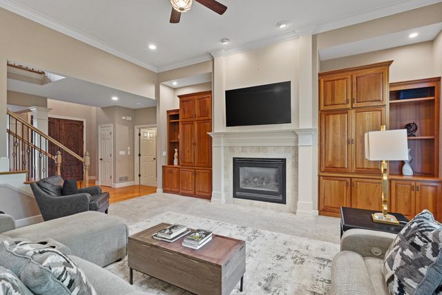 2000 CHAPEL RIDGE RD, Columbia, MO 65203