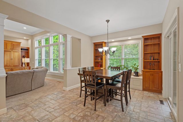 2000 CHAPEL RIDGE RD, Columbia, MO 65203