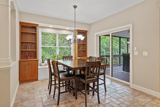 2000 CHAPEL RIDGE RD, Columbia, MO 65203