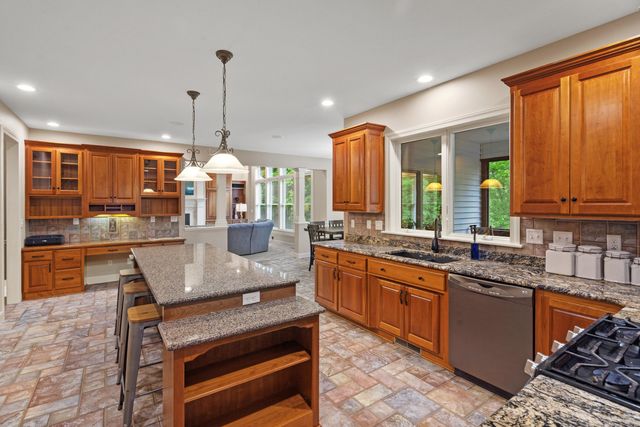 2000 CHAPEL RIDGE RD, Columbia, MO 65203