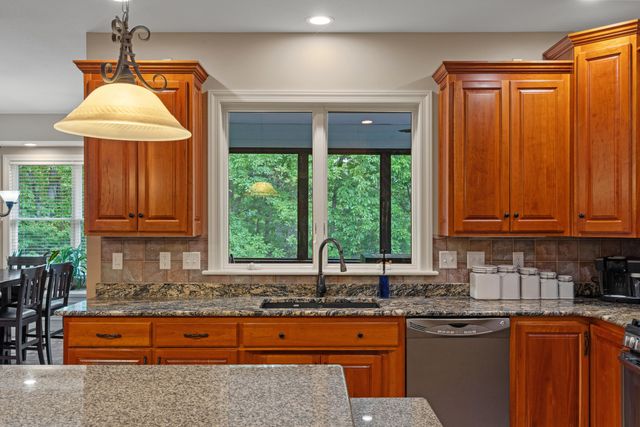 2000 CHAPEL RIDGE RD, Columbia, MO 65203