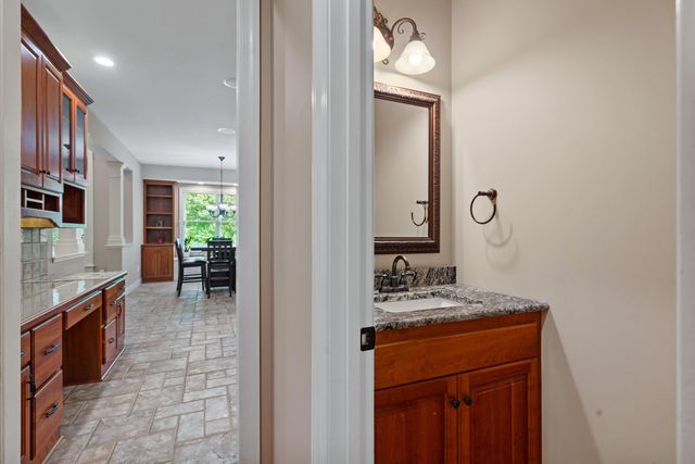 2000 CHAPEL RIDGE RD, Columbia, MO 65203