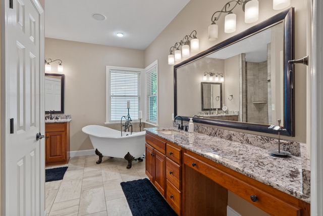 2000 CHAPEL RIDGE RD, Columbia, MO 65203