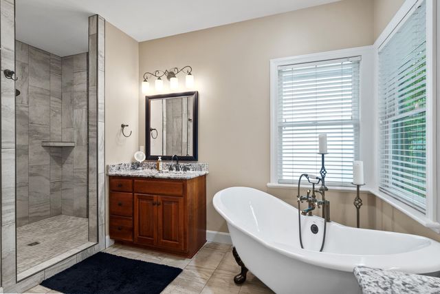 2000 CHAPEL RIDGE RD, Columbia, MO 65203