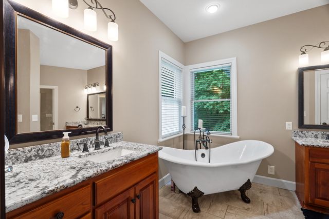 2000 CHAPEL RIDGE RD, Columbia, MO 65203