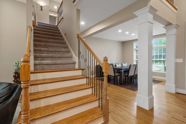 2000 CHAPEL RIDGE RD, Columbia, MO 65203