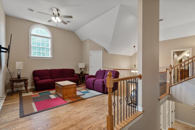 2000 CHAPEL RIDGE RD, Columbia, MO 65203