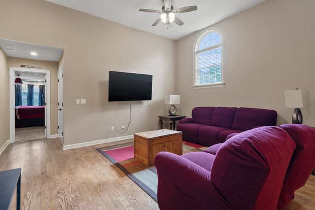 2000 CHAPEL RIDGE RD, Columbia, MO 65203