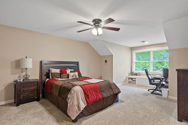 2000 CHAPEL RIDGE RD, Columbia, MO 65203
