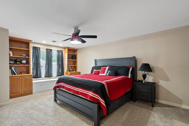 2000 CHAPEL RIDGE RD, Columbia, MO 65203