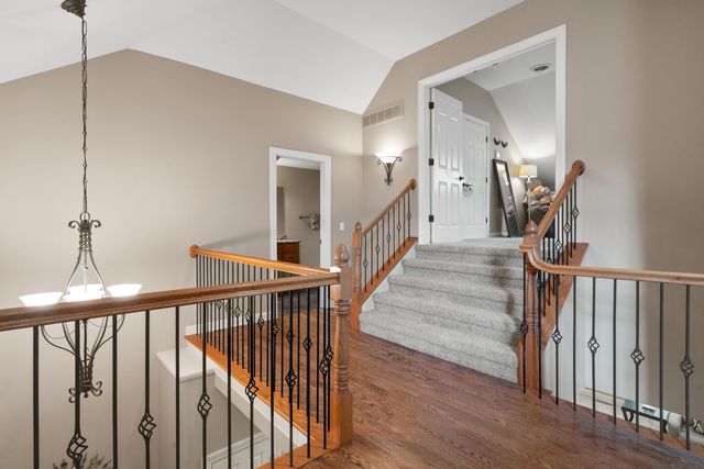 2000 CHAPEL RIDGE RD, Columbia, MO 65203