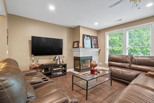 2000 CHAPEL RIDGE RD, Columbia, MO 65203