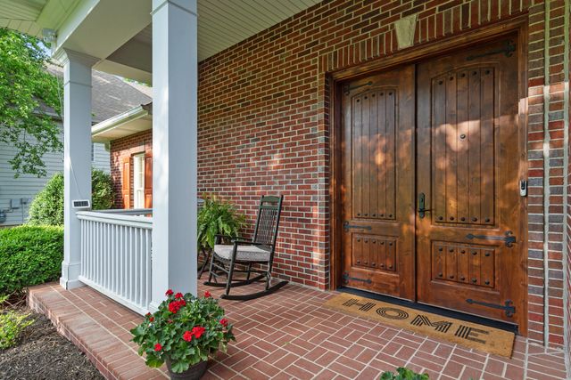2000 CHAPEL RIDGE RD, Columbia, MO 65203