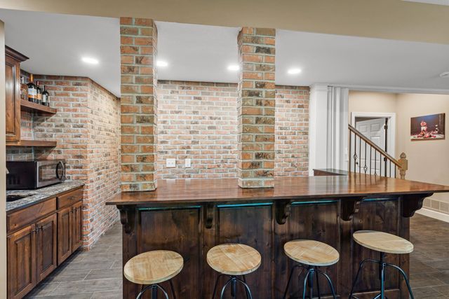 2000 CHAPEL RIDGE RD, Columbia, MO 65203