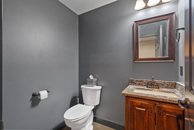 2000 CHAPEL RIDGE RD, Columbia, MO 65203
