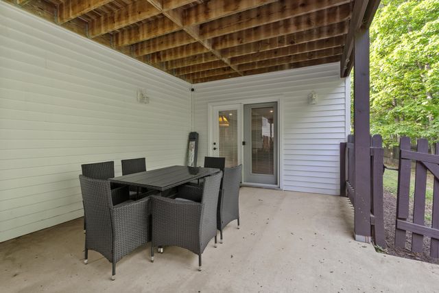 2000 CHAPEL RIDGE RD, Columbia, MO 65203