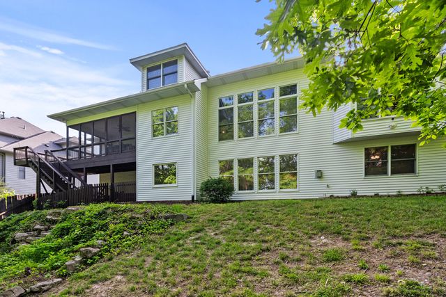 2000 CHAPEL RIDGE RD, Columbia, MO 65203