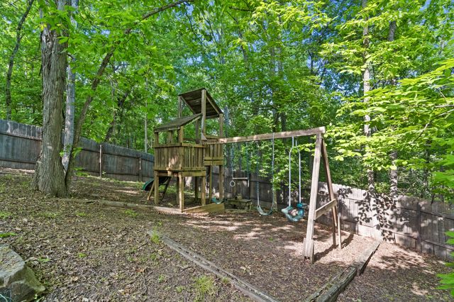 2000 CHAPEL RIDGE RD, Columbia, MO 65203