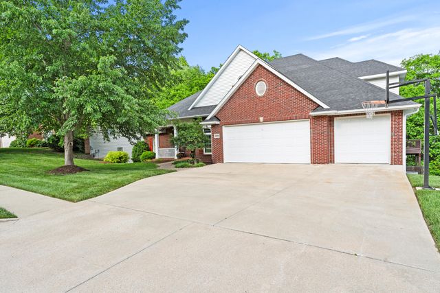 2000 CHAPEL RIDGE RD, Columbia, MO 65203