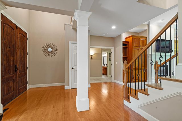2000 CHAPEL RIDGE RD, Columbia, MO 65203