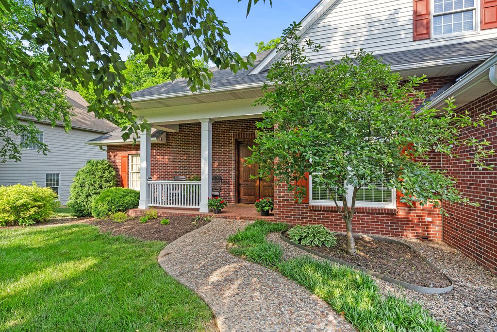 2000 CHAPEL RIDGE RD, Columbia, MO 65203