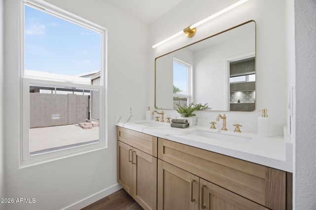 8016 E COLBY Street, Mesa, AZ 85207