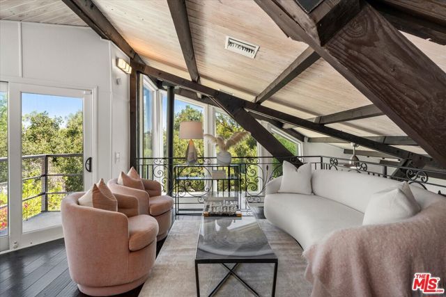 4631 Ensenada Drive, Los Angeles, CA 91364