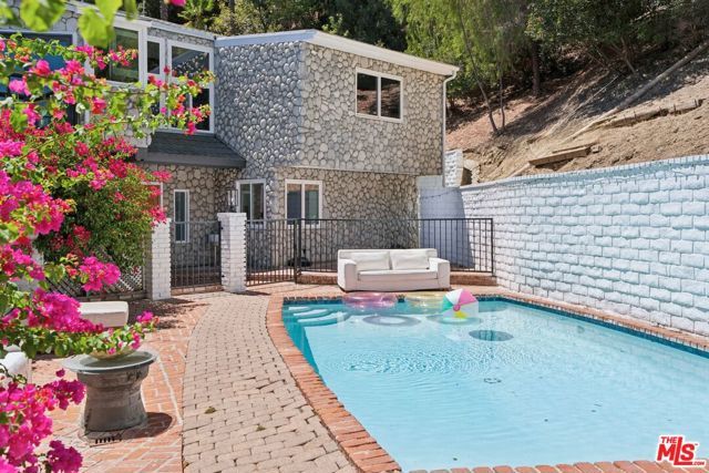 4631 Ensenada Drive, Los Angeles, CA 91364