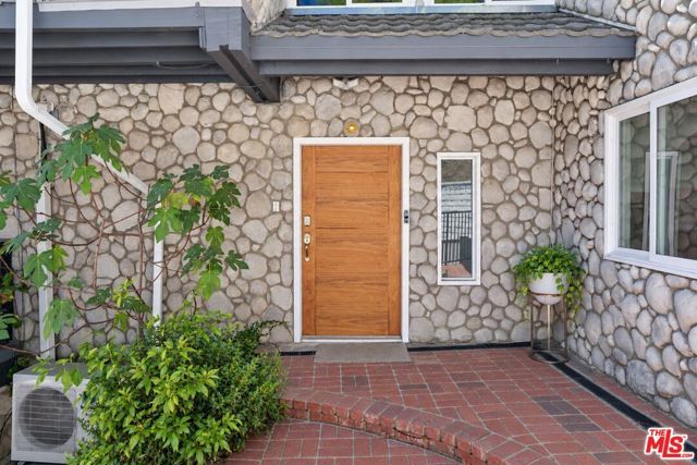 4631 Ensenada Drive, Los Angeles, CA 91364