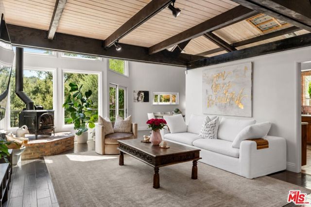 4631 Ensenada Drive, Los Angeles, CA 91364