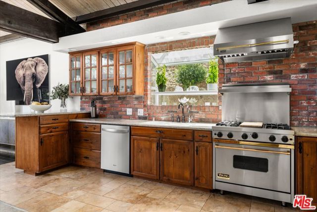 4631 Ensenada Drive, Los Angeles, CA 91364